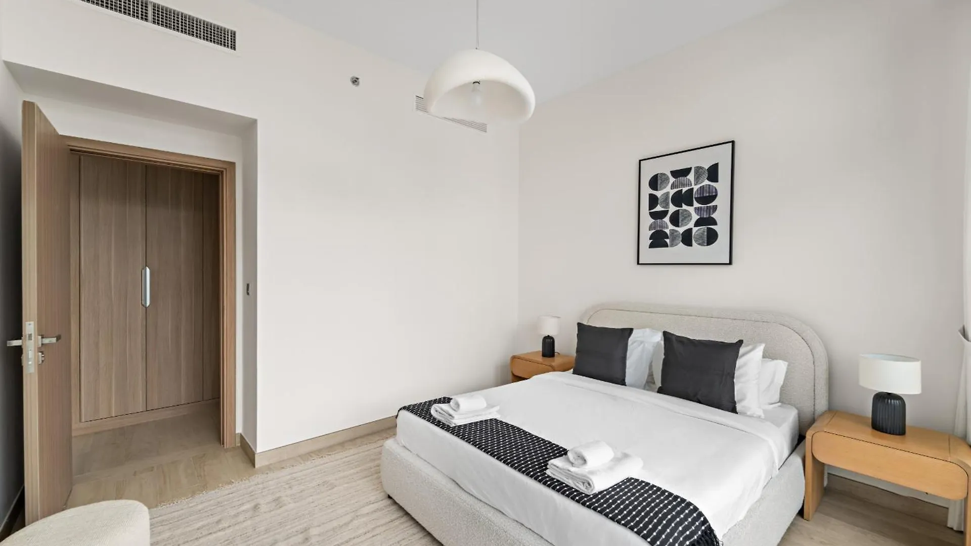Vayk - Modern 1 Bedroom Apartment In Azizi Riviera Dubai