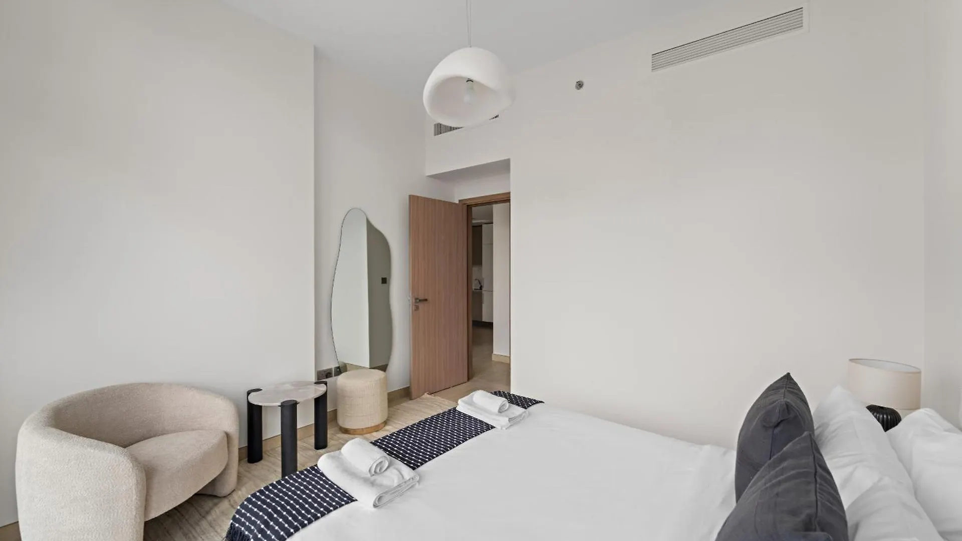 Vayk - Modern 1 Bedroom Apartment In Azizi Riviera Dubai