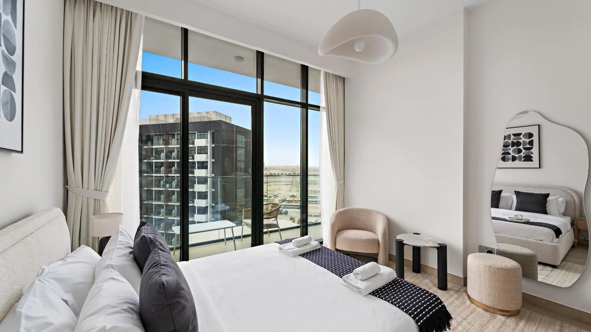 Vayk - Modern 1 Bedroom Apartment In Azizi Riviera Dubai