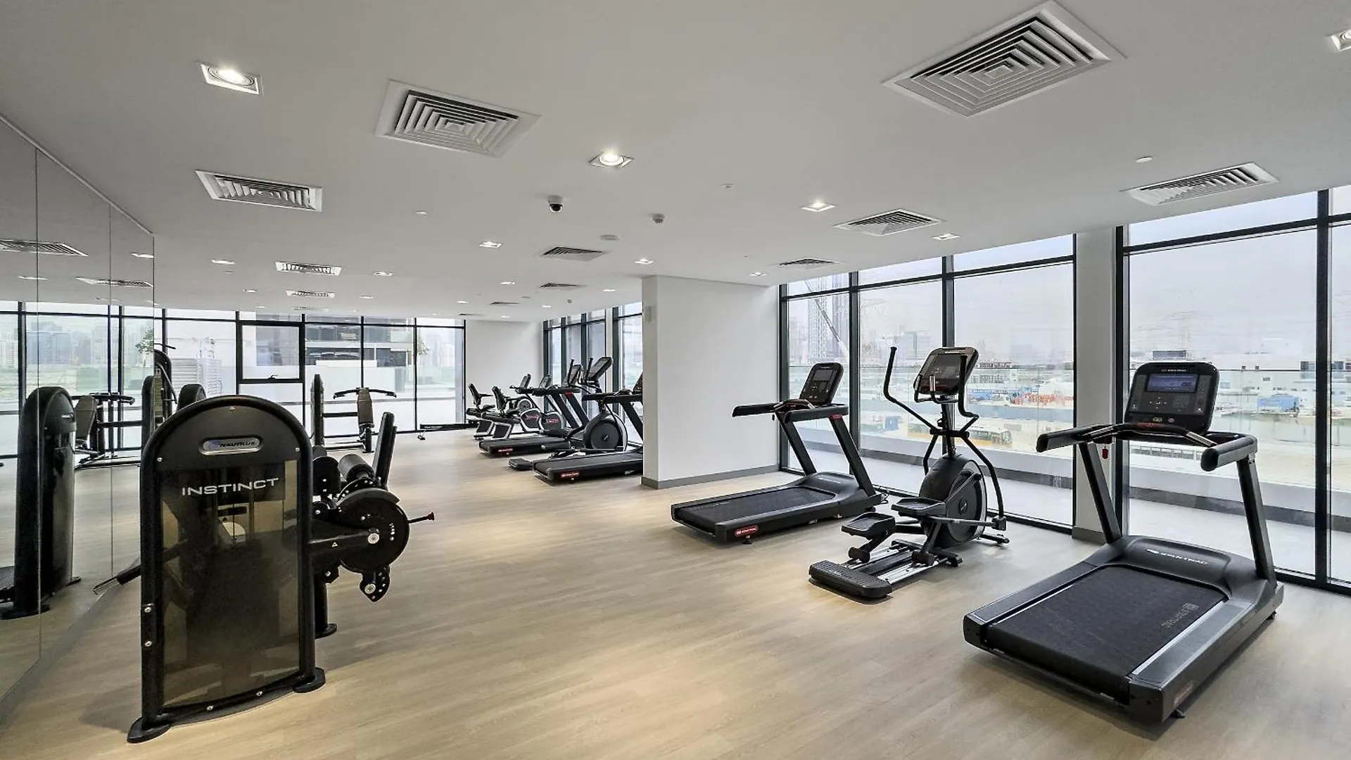 Vayk - Modern 1 Bedroom Apartment In Azizi Riviera Dubai