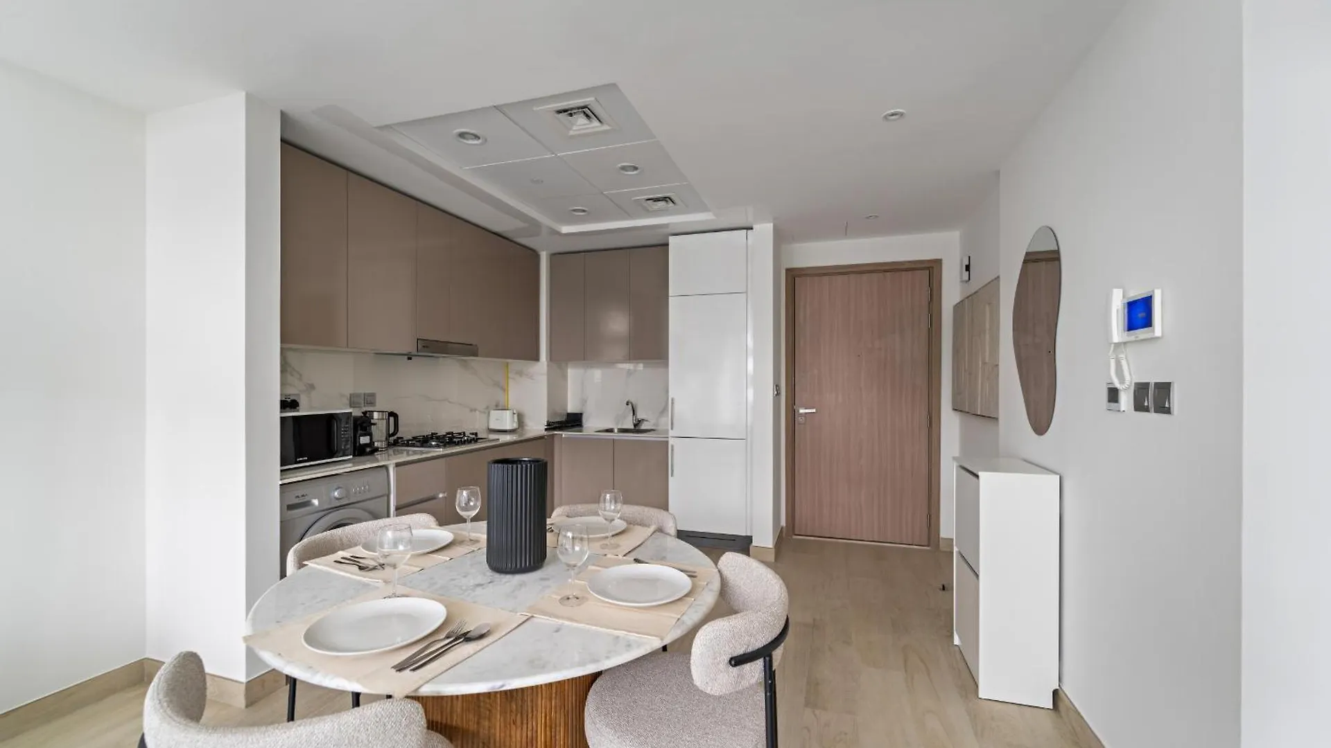 Vayk - Modern 1 Bedroom Apartment In Azizi Riviera Dubai